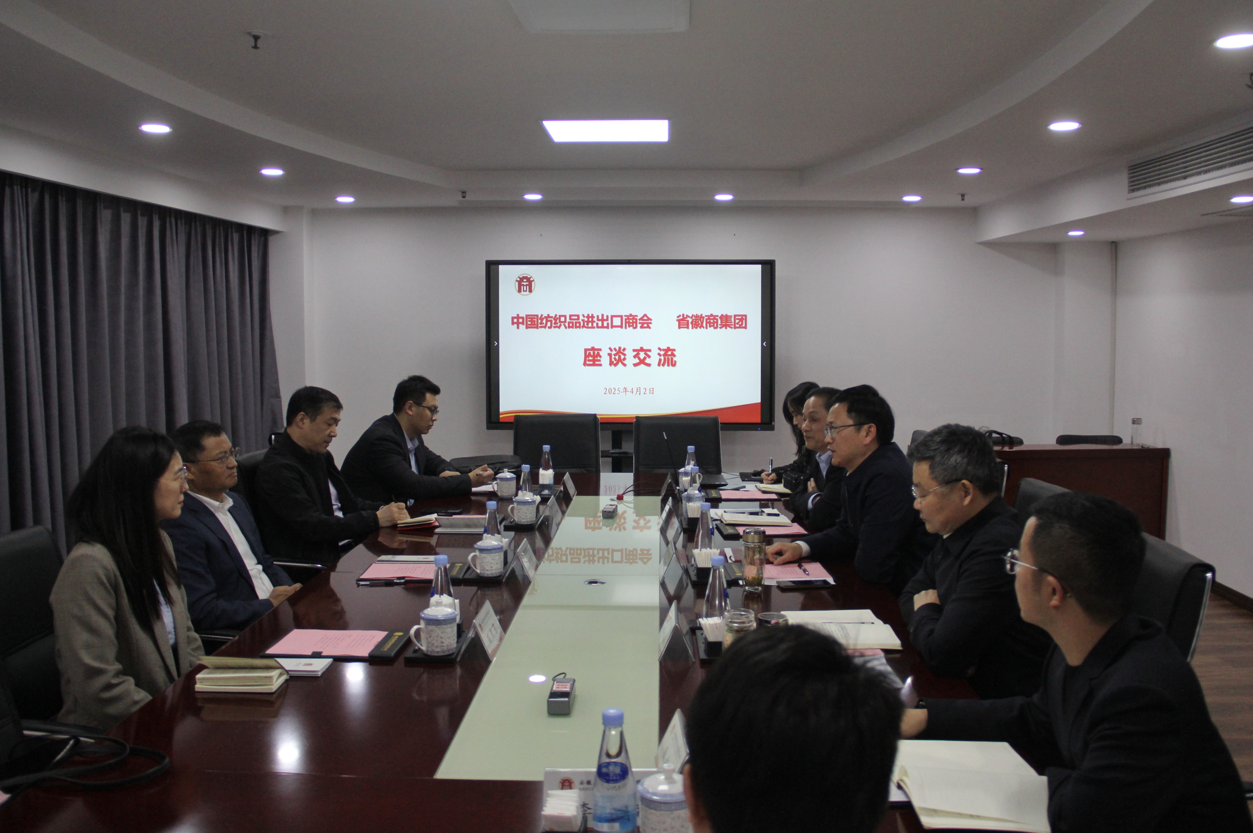 中國紡織品進出口商會會長曹甲昌一行到訪集團